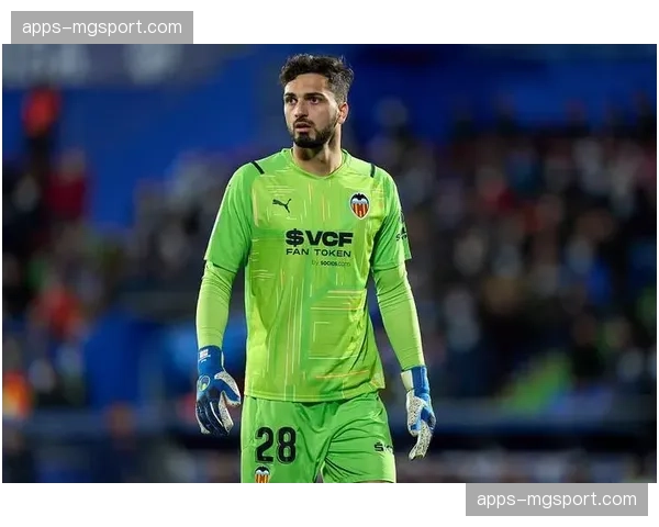 鲁本·巴拉哈4-3-3攻守平衡，瓦伦西亚中场控球强化防守纪律